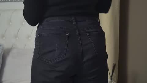 AliceMunro online show from February 21, 2026, 8:32 pm