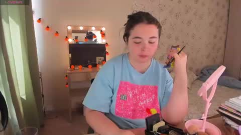 Snapshot of alice_next_door_ chatting on July 7, 2026, 10:41 am Alice online show from July 7, 2026, 10:41 am
