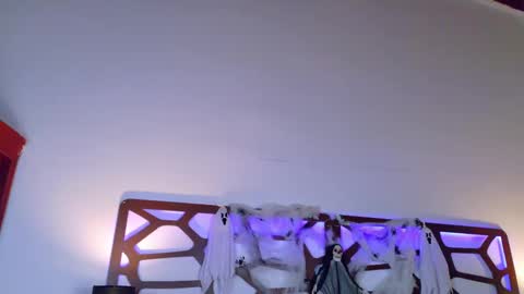 alice_rous21 online show from October 30, 2025, 2:07 pm