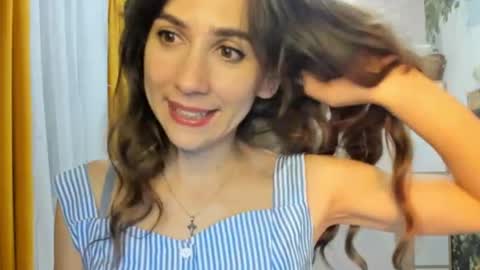 Snapshot of alice_sincere chatting on July 22, 2026, 9:17 pm Alice Love you all online show from July 22, 2026, 9:17 pm
