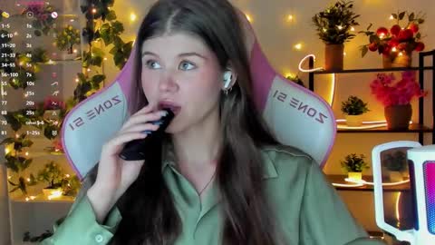 Snapshot of alice_tails chatting on September 8, 2025, 9:14 pm Alice online show from September 8, 2025, 9:14 pm