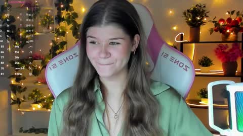 Snapshot of alice_tails chatting on September 9, 2025, 9:25 pm Alice online show from September 9, 2025, 9:25 pm