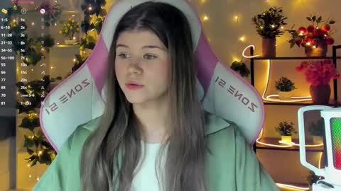 Snapshot of alice_tails chatting on September 16, 2025, 9:16 pm Alice online show from September 16, 2025, 9:16 pm