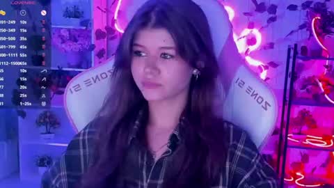 Snapshot of alice_tails chatting on July 7, 2026, 7:51 pm Alice online show from July 7, 2026, 7:51 pm