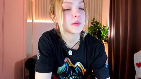 Snapshot of alice_tucci chatting on January 14, 2025, 4:18 pm Alice online show from January 14, 2025, 4:18 pm