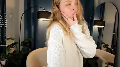 Snapshot of alice_tucci chatting on November 27, 2025, 1:57 pm Alice online show from November 27, 2025, 1:57 pm