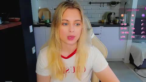 Snapshot of alice_wander chatting on June 10, 2026, 4:01 am Alice online show from June 10, 2026, 4:01 am