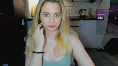 Snapshot of alice_wander chatting on July 22, 2026, 2:25 am Alice online show from July 22, 2026, 2:25 am