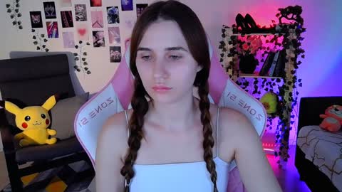 alicecharmy online show from December 5, 2024, 2:33 pm