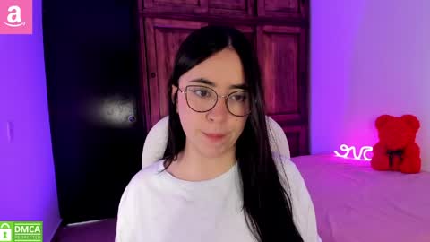 Snapshot of alicee_2 chatting on May 11, 2026, 7:33 pm Aliceee .. 97YP9VWGZHrefnav wishlist lists 1 online show from May 11, 2026, 7:33 pm