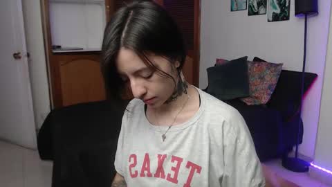 alicee_logan_ online show from November 4, 2025, 1:16 am