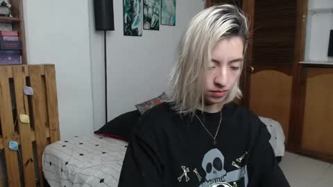 alicee_logan_ online show from June 1, 2026, 2:46 am