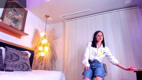 Snapshot of alicee_milf_ chatting on January 15, 2025, 11:43 am Aleja online show from January 15, 2025, 11:43 am