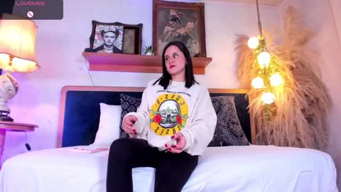 Snapshot of alicee_milf_ chatting on January 16, 2025, 8:11 am Aleja online show from January 16, 2025, 8:11 am