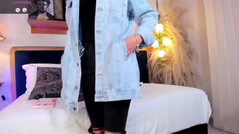 Snapshot of alicee_milf_ chatting on January 28, 2025, 11:17 am Aleja online show from January 28, 2025, 11:17 am