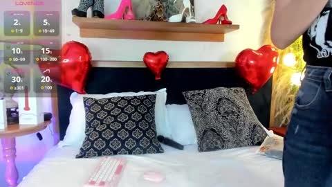 Snapshot of alicee_milf_ chatting on February 12, 2025, 11:18 am Aleja online show from February 12, 2025, 11:18 am