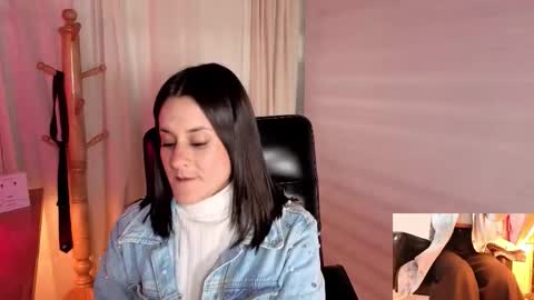 Snapshot of alicee_milf_ chatting on October 22, 2025, 11:10 am Aleja online show from October 22, 2025, 11:10 am