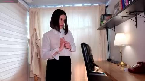 Snapshot of alicee_milf_ chatting on November 17, 2025, 7:30 pm Aleja online show from November 17, 2025, 7:30 pm