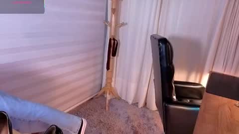 Snapshot of alicee_milf_ chatting on November 24, 2025, 11:21 am Aleja online show from November 24, 2025, 11:21 am