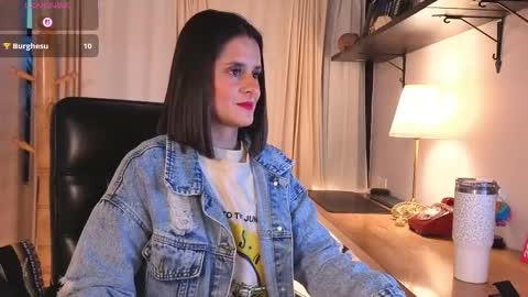 Snapshot of alicee_milf_ chatting on December 5, 2025, 11:08 am Aleja online show from December 5, 2025, 11:08 am