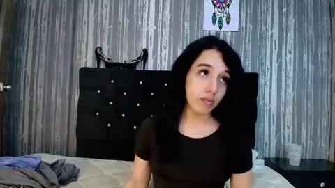 alicee_moonn online show from November 28, 2025, 7:49 pm
