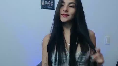 Snapshot of alicee_roos chatting on January 15, 2025, 8:48 pm Alice online show from January 15, 2025, 8:48 pm