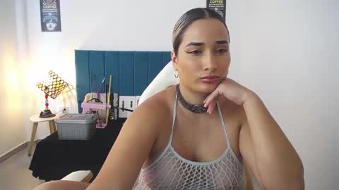 Alicia    1000 PM - 600 AM COLOMBIAN TIME online show from October 3, 2025, 9:34 pm