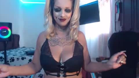 aliceesmiths online show from October 30, 2025, 5:35 pm
