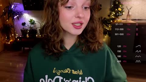 Snapshot of alicekingsleigh chatting on January 19, 2025, 1:43 am AliceKingsleigh online show from January 19, 2025, 1:43 am