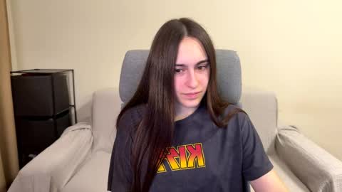 alicekollt online show from June 3, 2026, 10:15 pm