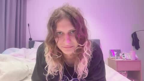 AlicePinkhead online show from November 7, 2025, 10:04 am