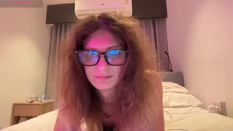 Snapshot of alicepinkhead chatting on May 29, 2026, 8:45 am AlicePinkhead online show from May 29, 2026, 8:45 am