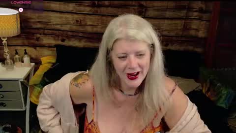 Snapshot of alicescuriosity chatting on December 6, 2024, 3:30 am Alices Curiosity online show from December 6, 2024, 3:30 am