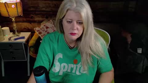 Snapshot of alicescuriosity chatting on December 18, 2024, 2:53 am Alices Curiosity online show from December 18, 2024, 2:53 am