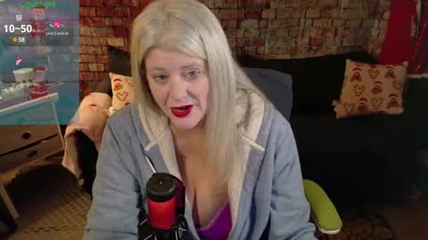 Snapshot of alicescuriosity chatting on December 22, 2024, 7:52 pm Alices Curiosity online show from December 22, 2024, 7:52 pm