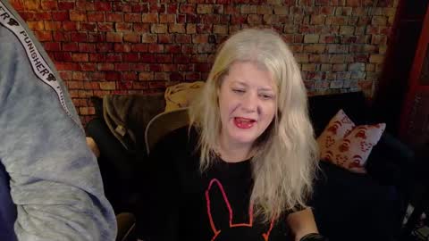 Snapshot of alicescuriosity chatting on January 12, 2025, 7:10 pm Alices Curiosity online show from January 12, 2025, 7:10 pm