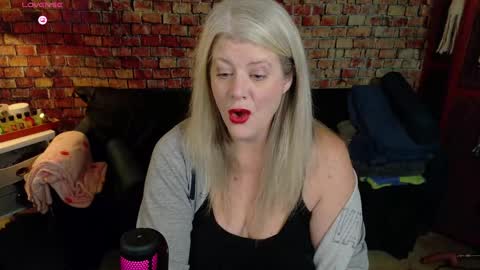 Snapshot of alicescuriosity chatting on January 22, 2025, 6:52 pm Alices Curiosity online show from January 22, 2025, 6:52 pm