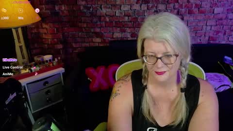 Snapshot of alicescuriosity chatting on February 3, 2025, 3:53 am Alices Curiosity online show from February 3, 2025, 3:53 am