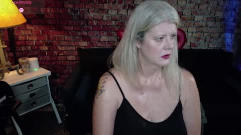 Snapshot of alicescuriosity chatting on February 9, 2025, 2:06 am Alices Curiosity online show from February 9, 2025, 2:06 am