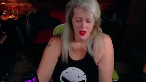 Snapshot of alicescuriosity chatting on November 30, 2025, 5:44 am Alices Curiosity online show from November 30, 2025, 5:44 am