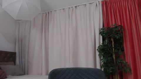 alicewiss online show from March 23, 2026, 5:44 am