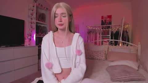 from wonderland online show from September 15, 2025, 3:45 pm