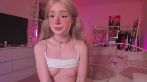 Snapshot of alicexbae chatting on June 3, 2026, 3:39 pm from wonderland online show from June 3, 2026, 3:39 pm
