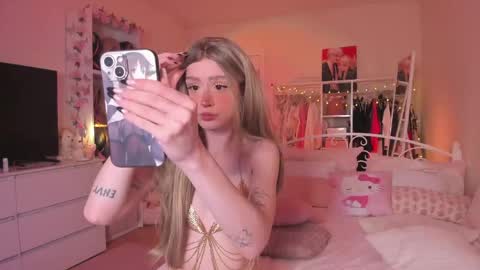 Snapshot of alicexbae chatting on June 7, 2026, 3:05 pm from wonderland online show from June 7, 2026, 3:05 pm