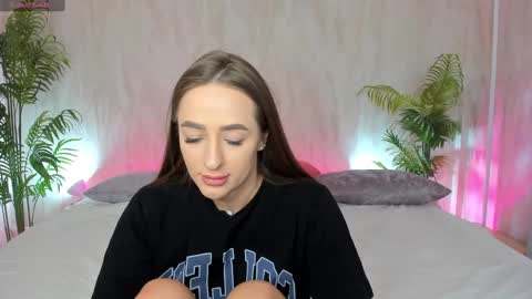 Snapshot of alicia_edwards chatting on February 20, 2025, 2:07 am Mia online show from February 20, 2025, 2:07 am