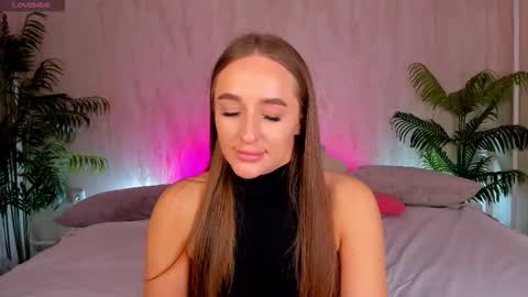 Snapshot of alicia_edwards chatting on September 29, 2025, 1:22 am Mia online show from September 29, 2025, 1:22 am