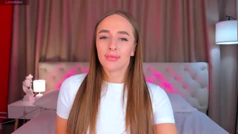 Snapshot of alicia_edwards chatting on October 1, 2025, 1:44 am Mia online show from October 1, 2025, 1:44 am