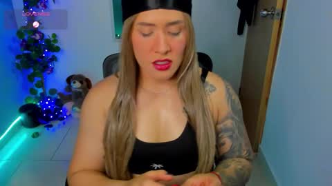 Jennyfer online show from October 9, 2025, 8:40 pm