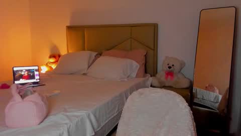 aliciabiden online show from December 18, 2025, 3:23 am