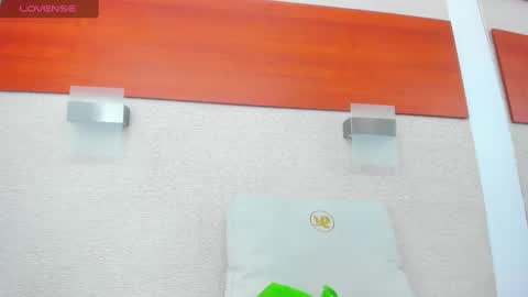 im tutti online show from March 10, 2025, 2:39 am